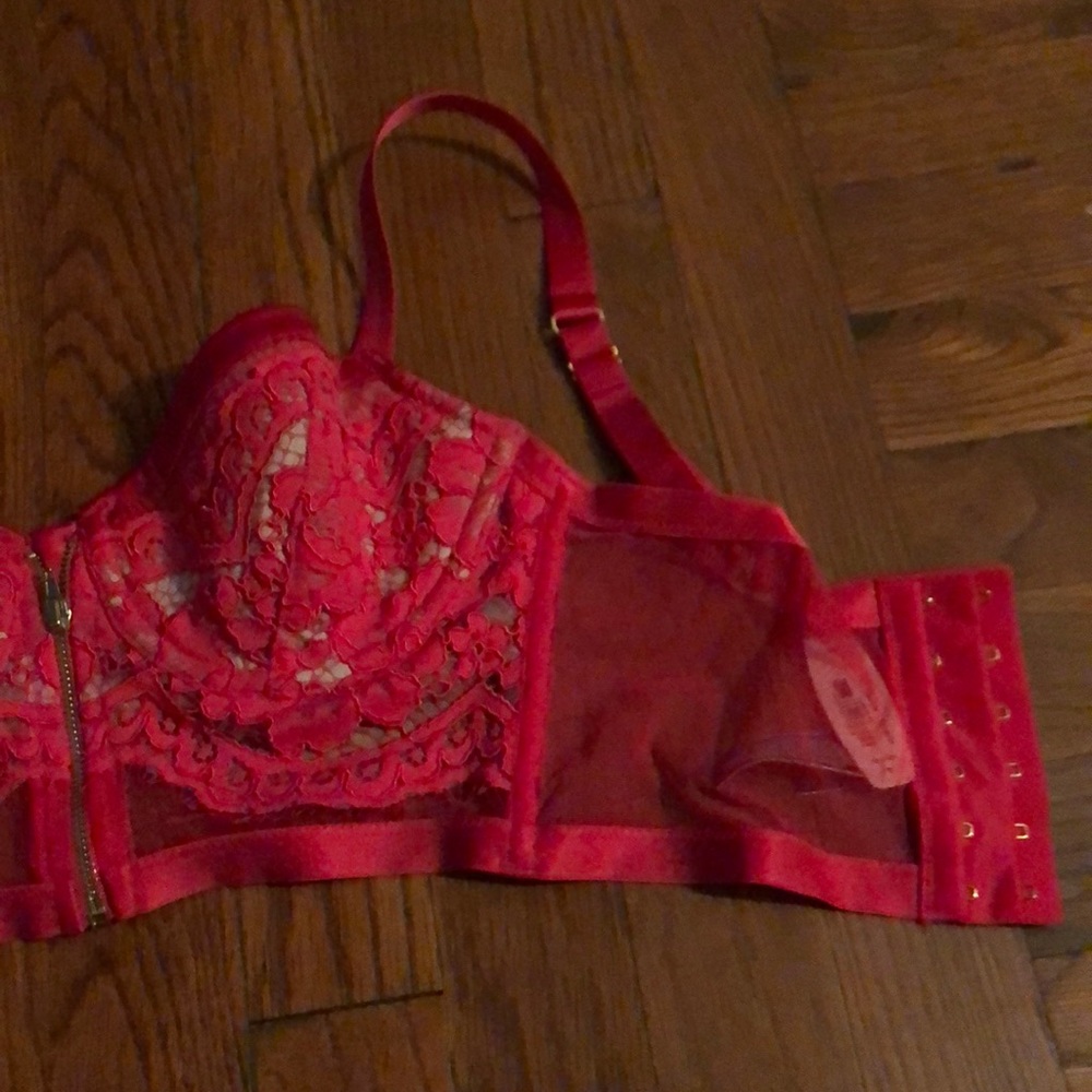 NWT Victoria’s secret 34c red lace lined Demi - Picture 2 of 8